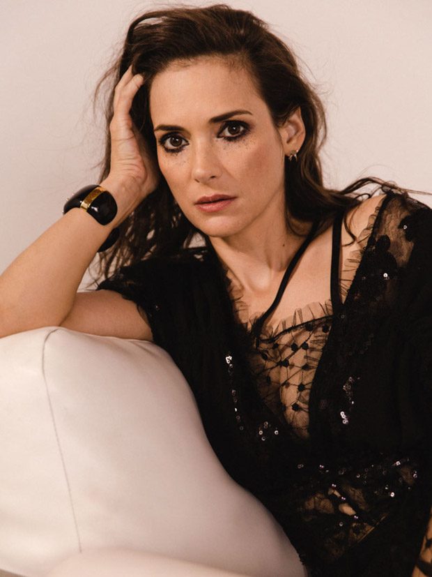 winona-ryder-nude cleavage